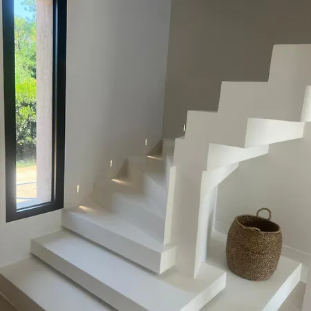 Thelya * 圣特罗佩